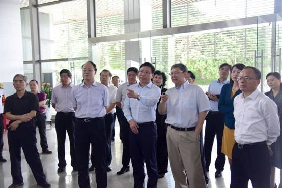 市长来访深圳大学调研